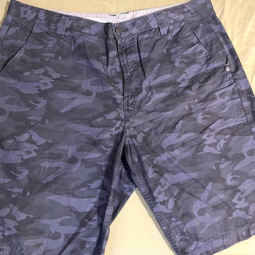 Calvin Klein Jeans Men's Gray Camouflage Cargo Shorts
